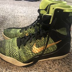 Kobe’s Nike Shoes Size 10