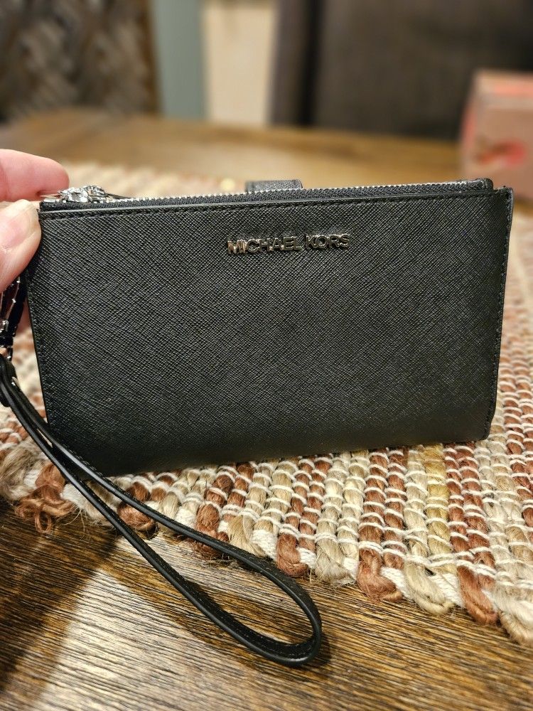 Michael Kors Wallet. Textured Finish. Like New
