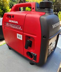 Honda Inverter Generator EU2000i Companion 30A nice more quiet generator