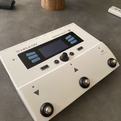 TC Helicon Voice Live Play GTX Guitar Pedal
