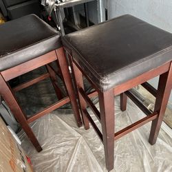 4 Bar stools 