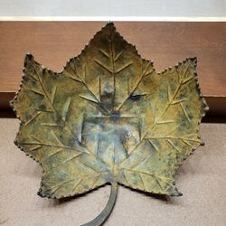 Galvanized Footed India Metal Leaf Shape Tray 