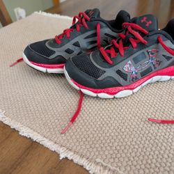 Under Armour UA ASSERT 6 ATHLETIC SHOES SIZE 1Y