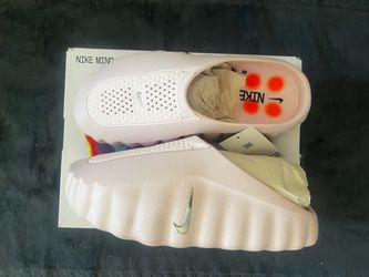 Nike Mind slides. 9w/7.5m