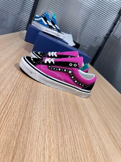New Vans Old Skool 36 Pearlized in Fuchsia Red