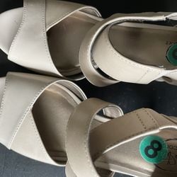 Beige/Nude Sandals Comfy Size 8 (Never Worn)