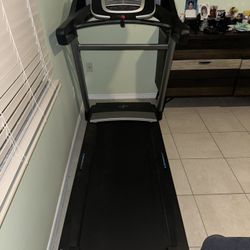 Nordictrack Treadmill C 1100i Like New 