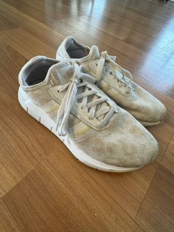 Women’s Addidas Shoes Sz 7