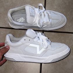 Shoes (Vans Uplands)