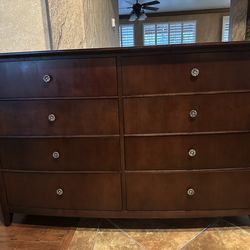 Stunning solid wood dresser by Thomasville with 8 dovetailed drawers