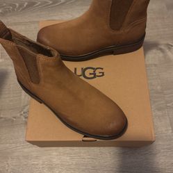 New Ugg Women’s Boot Size 9