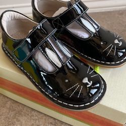 Little Girls Patent Leather Bunny Shoes Size 12 Brand New