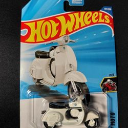 Hot Wheels - Moto 2/5 - Vespa 90 SS Super Sprint (1966)