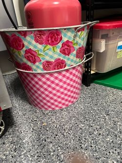 Large aluminum tin party buckets