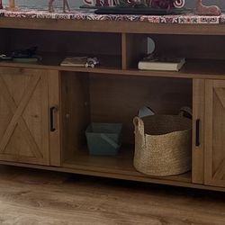 Modern Farmhouse Barn Door TV Stand – Natural Wood Finish