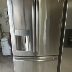 Rare Duplex size 33’ Inch French Door 23.6 Cu.Ft. Can deliver  Water and ice don’t work  Retail price $2500
