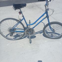 24 INCH VINTAGE SCHIWWN. READY TO RIDE