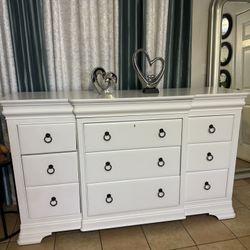 Solid Wood Good Quality Large Dresser 70” Long  20” Wide And 42” High In Good Condition 