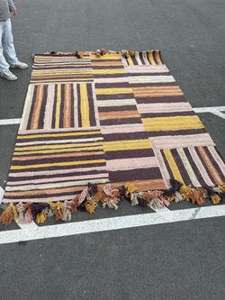 Rug 7’9”x9’9”
