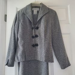 Women's. Gray. 2 Piece Suit. Size  8. Deltona 