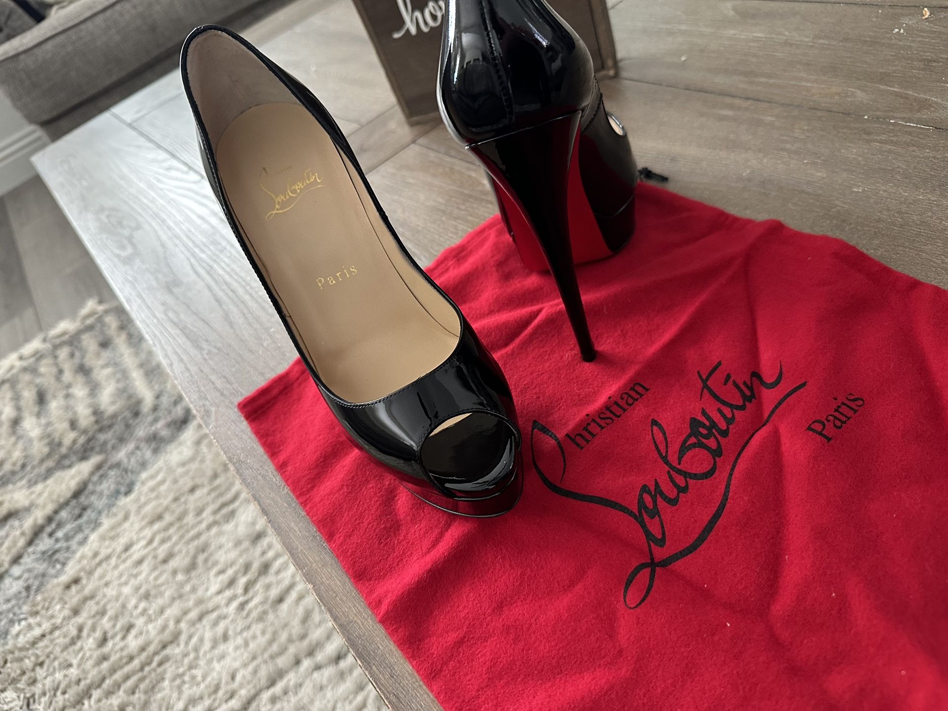 red bottoms christian louboutin Size 8 