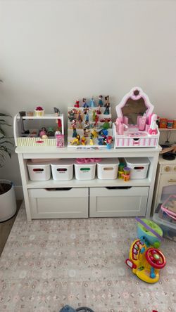 Storage shelf and rolling drawers