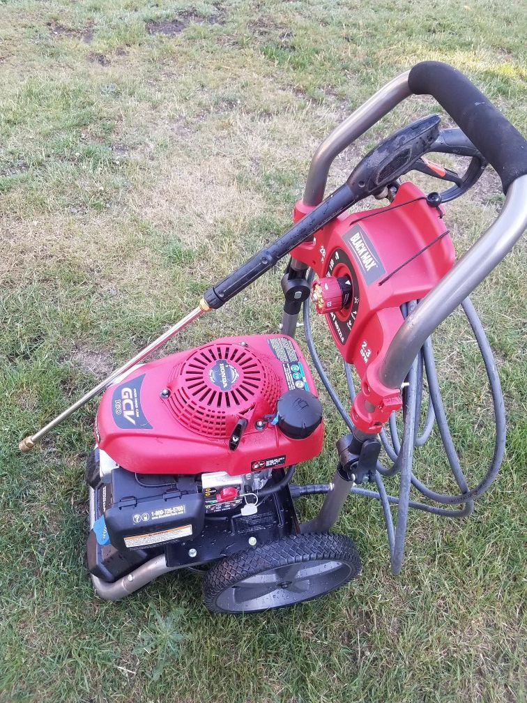 Black Max 2,800 PSI Gasoline Pressure Washer Powered by Honda for