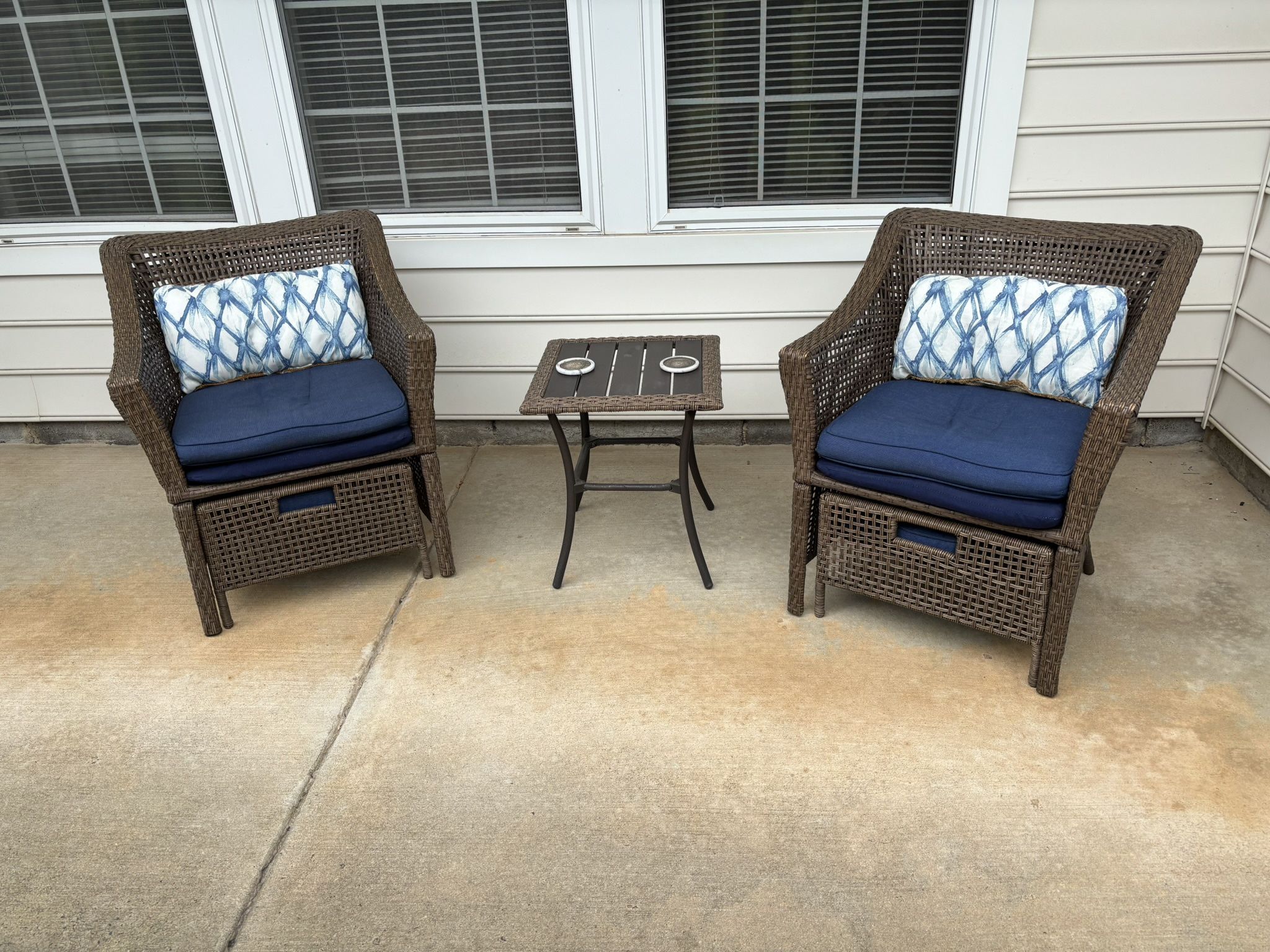 Patio Furniture Garden Treasures 5 Piece Woven Conversation Set with blue cushions, very good condition. Includes 2 chairs with cushions, 2 tuck-aw
