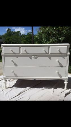 White wooden chalk paint dresser. Nice large drawers.