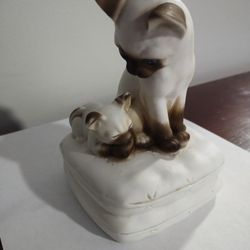 Vintage Mann Siamese Cats Music Box