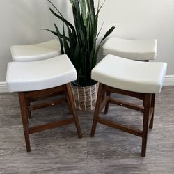 Bar Stools Set of 4, Barstools with Sturdy Wood Legs, Saddle Seat Counter Height Bar Stools for Kitchen Counter, Bar, Dining, 24 Inch Farmhouse Counte