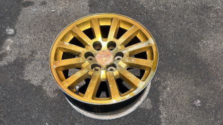One Chevy Tahoe Or Yukon Hybrid Original 18 Inch aluminum wheel, Fits Chevrolet And gmc Truck or Van