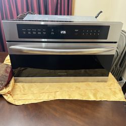 Frigidaire Gallery Built-In Microwave 2.2 cu ft 1000W SS/Black Digital