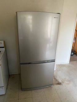 Samsung stainless bottom freezer refrigerator 32w 70h 28d