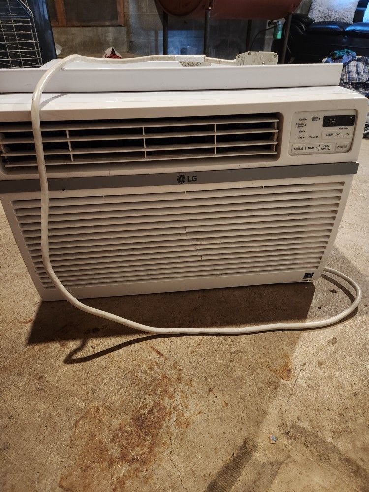 Air Conditioner 12,000 Btu