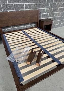 THUMA Bedroom Set, Queen Size (Classic Bed + 2 Nighstands)