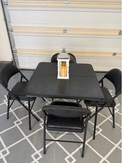 Foldable Chairs with a Free Table
