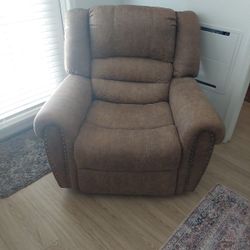Like New Manual Recliner