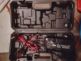 Hammerhead HH1900 Smart Charger. NOCO G10 