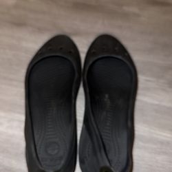 nonslip black croc shoes 
