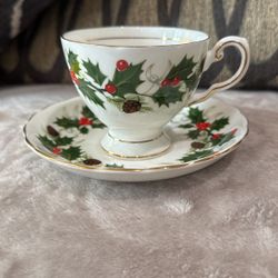 VTG Royal Chelsea NOEL Bone China Christmas Teacup & Saucer Set Gold Trim Holly