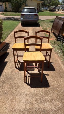 Set of 3 Wooden Bar Stools / Counter Stools – Solid & Sturdy