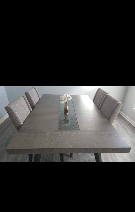 Dining Room Table 4 Chairs 