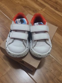 Addidas tennis shoes