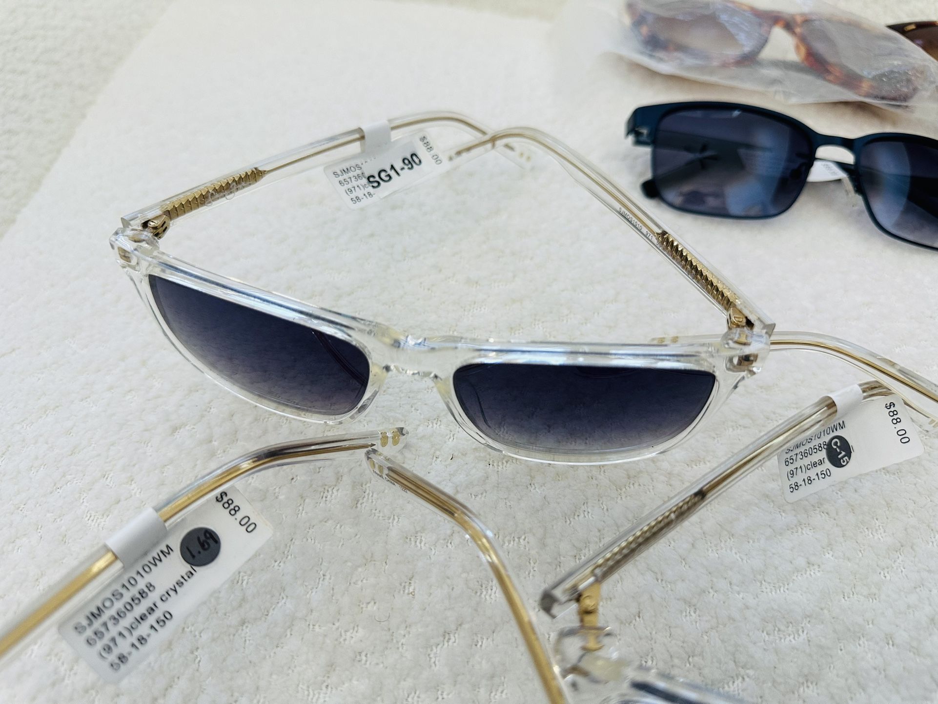 Huge lot of 237 Designer Eyewear Sunglasses New Never Worn display picture 2