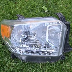 2014-2021 Toyota Tundra R/H headlight