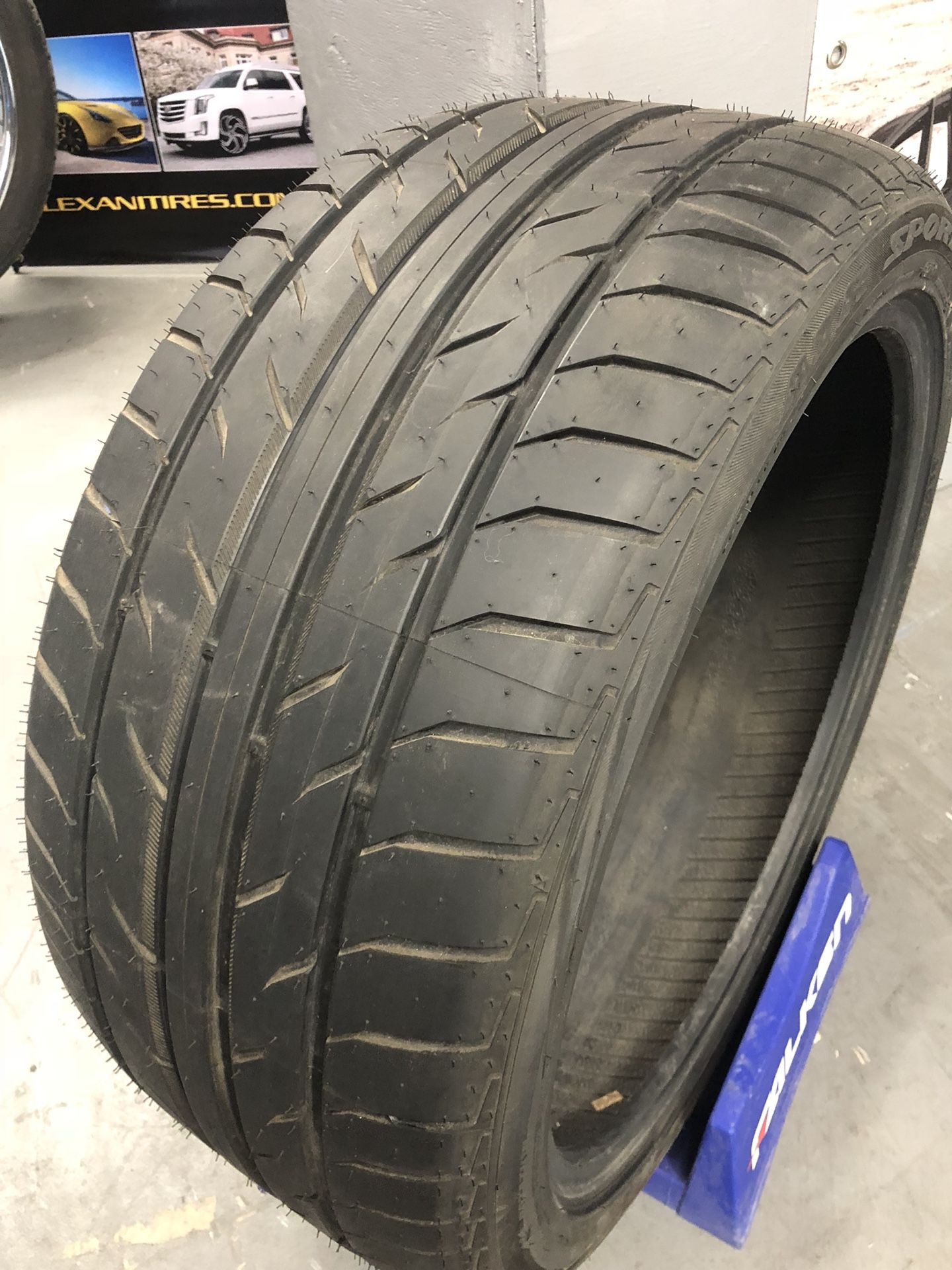 295-30-21 tire new
