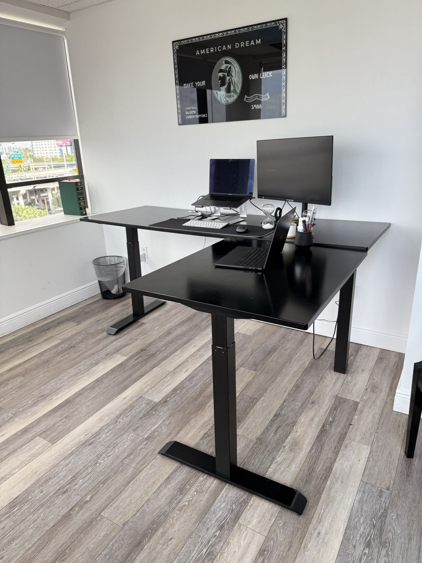 Standing desk adjustable