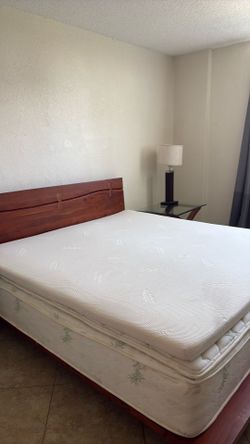 Tempur-Pedic King Memory Foam Mattress Topper – Like New