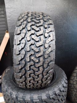New set of tires 33 12.50 20 MAXTREK AT